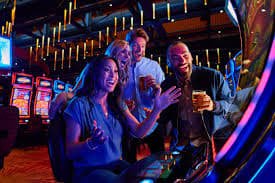 QQQ22 VIP Live Casino Room တွင် Diamond VIP ကစားသမားများ Exclusive Table တွင် ကစားနေသောမြင်ကွင်း