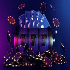 QQQ22 တွင် Baccarat နှင့် Poker ကတ်ဂိမ်းများ ကစားနေသောမြင်ကွင်း